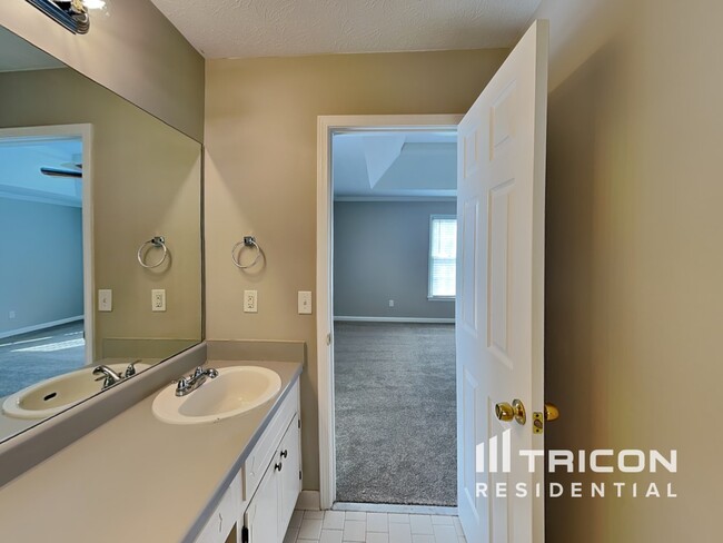 Building Photo - 2014 Greyfield Dr NW