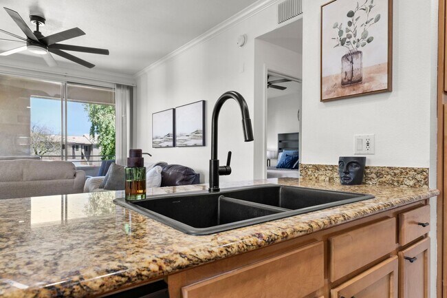 Building Photo - Remodeled one bed one bath Kierland Condo