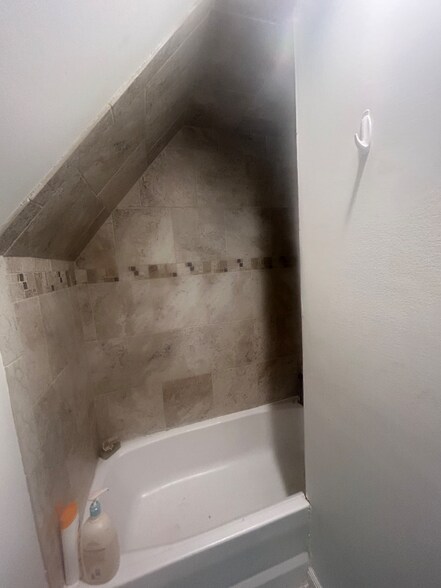 Building Photo - 26 Ella St