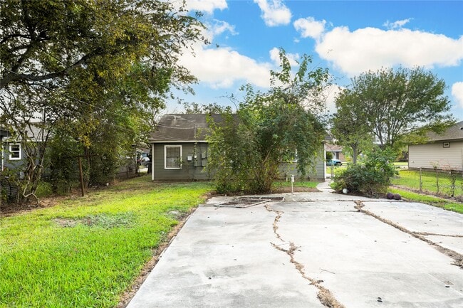 Building Photo - 1714 N Avenue H