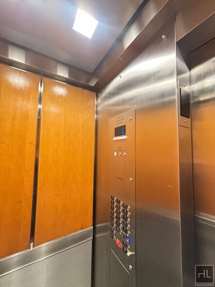 Building Photo - Fourth Avenue