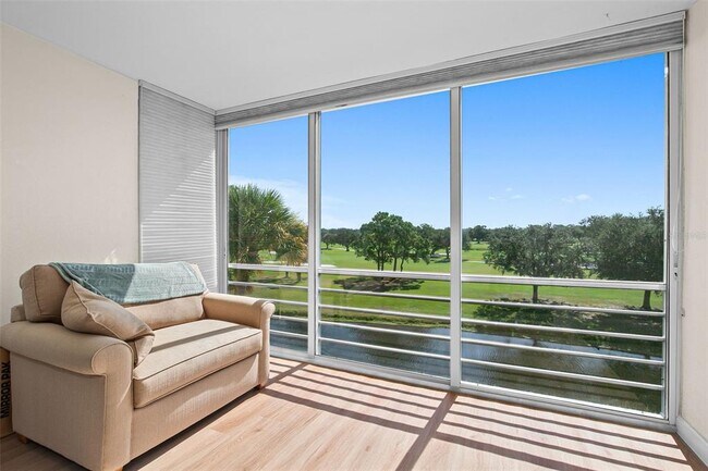 Building Photo - 7461 W Country Club Dr N