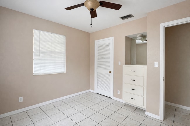 Building Photo - 1924 Coronado Rd