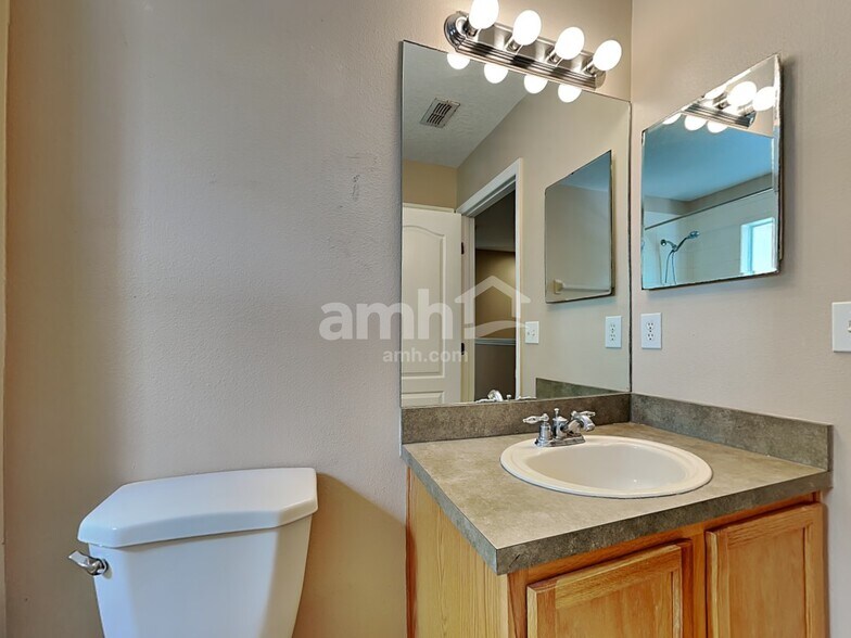 Building Photo - 11228 Madison Park Dr