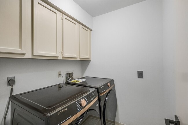 Building Photo - 1112 Bering Dr