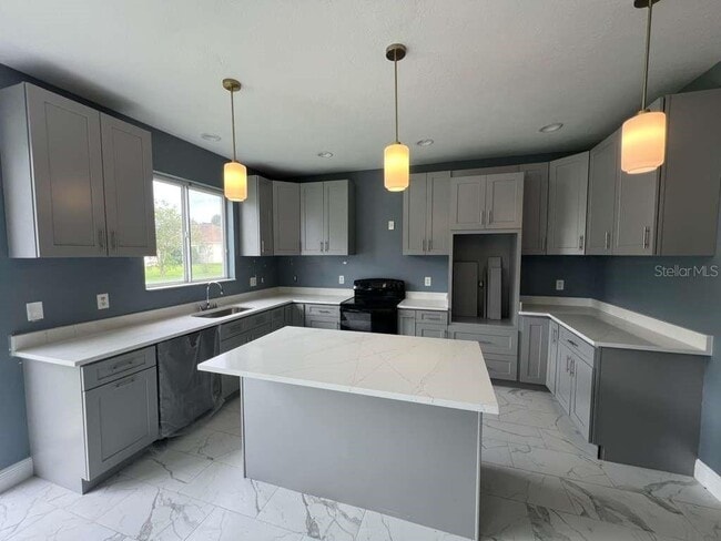 Building Photo - 545 1st Cape Coral Dr