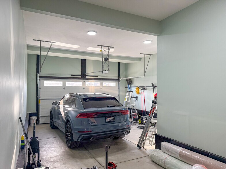 Building Photo - 118 N Lasalle Dr