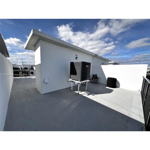 Building Photo - 26119 SW 145th Ct