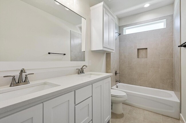 Building Photo - 510 Woodside Trl