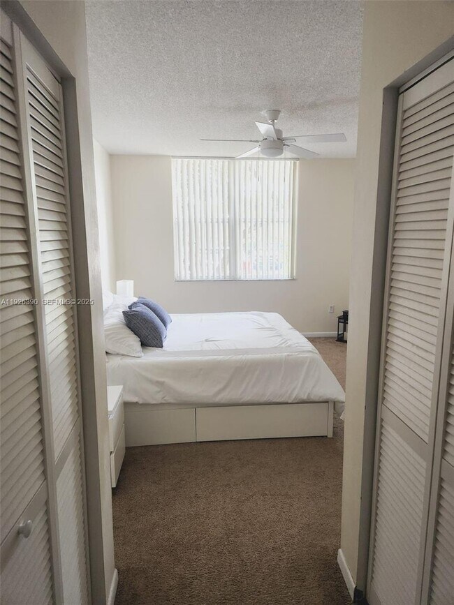 Building Photo - 19655 E Country Club Dr