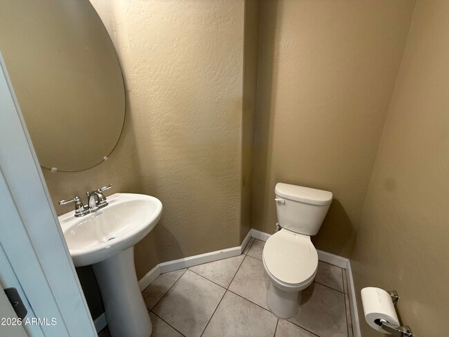 Building Photo - 1367 S Country Club Dr