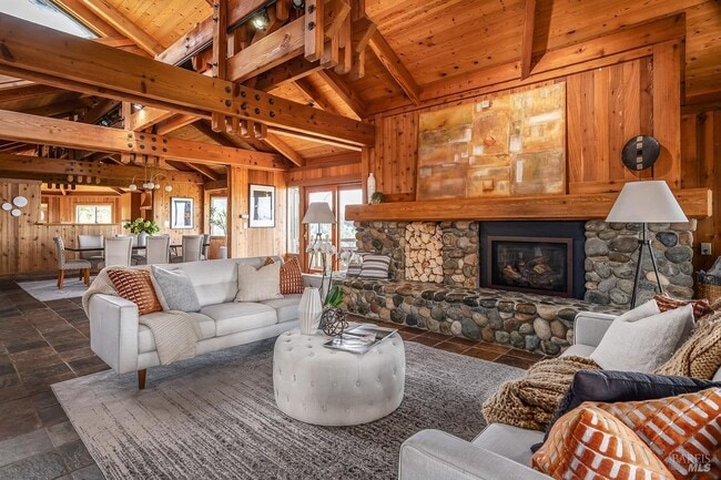 Building Photo - 1100 Bayhills Dr