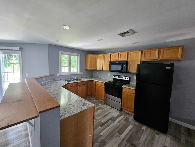 Building Photo - Sun-Filled 3BR/2BA Condo with Two Private Decks