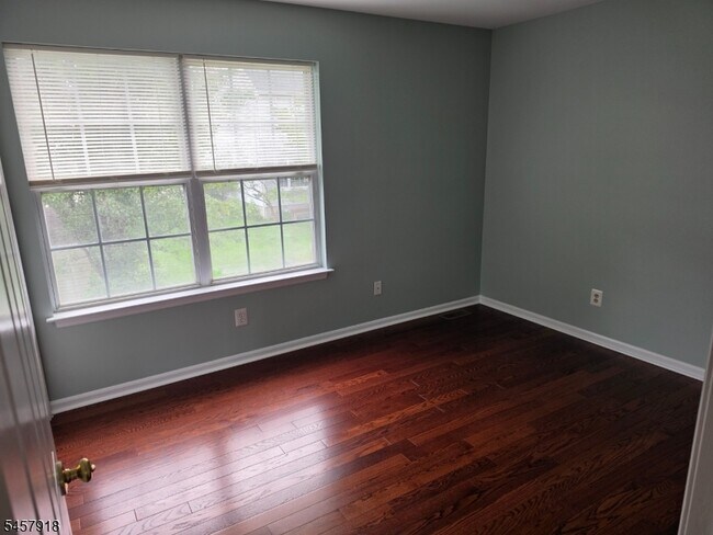 Building Photo - 36 Wexford Way