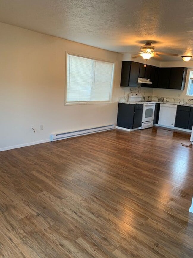 Building Photo - 1211 Summers Ln