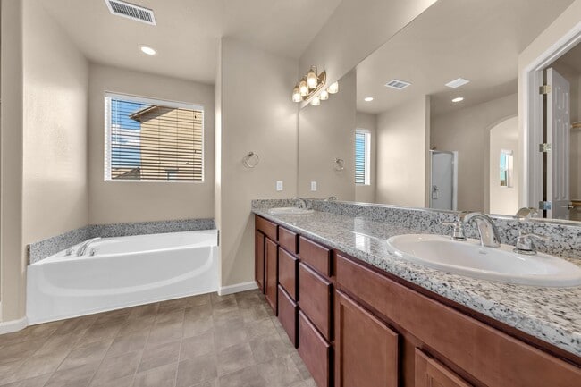 Building Photo - Golden Valley One Story - No pets permitted