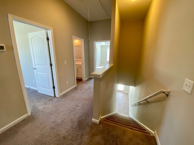 Building Photo - 3 bed/2.5 bath at end unit townhome in Berkeley Walk at Savannah Quarters with garage