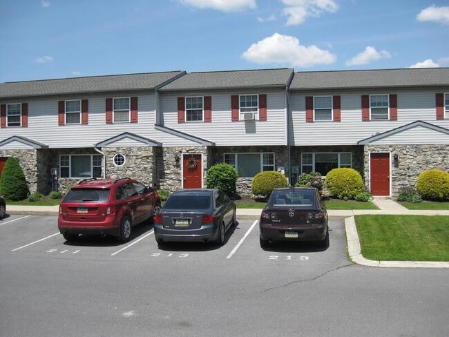 Building Photo - 214 Magnolia Dr