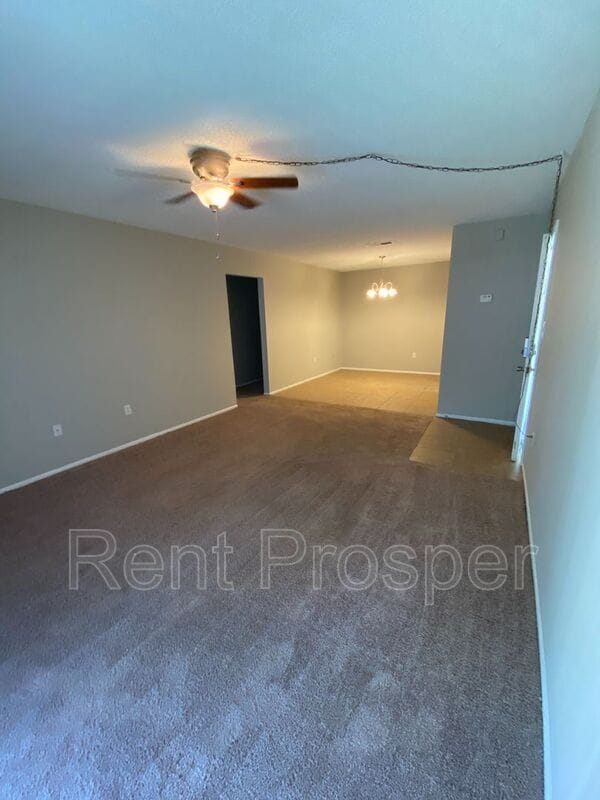 Building Photo - 304 Cherokee Ct