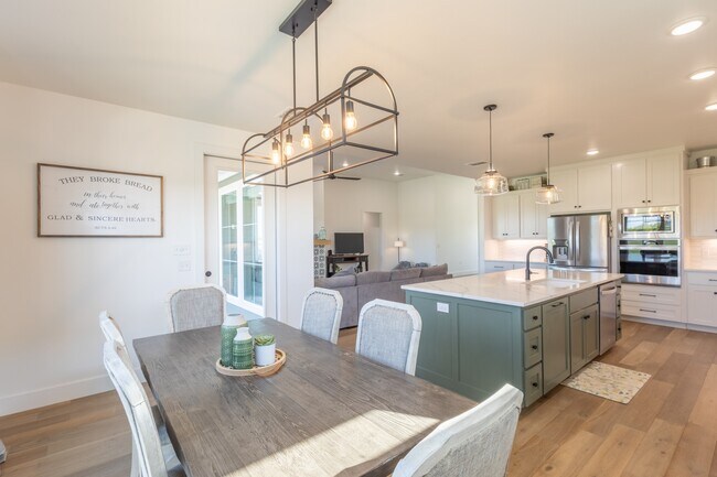 Building Photo - 4324 Cedar Creek Rd