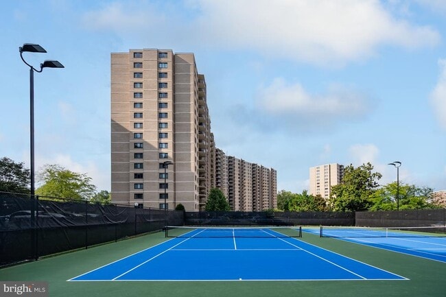 Building Photo - 307 Yoakum Pkwy