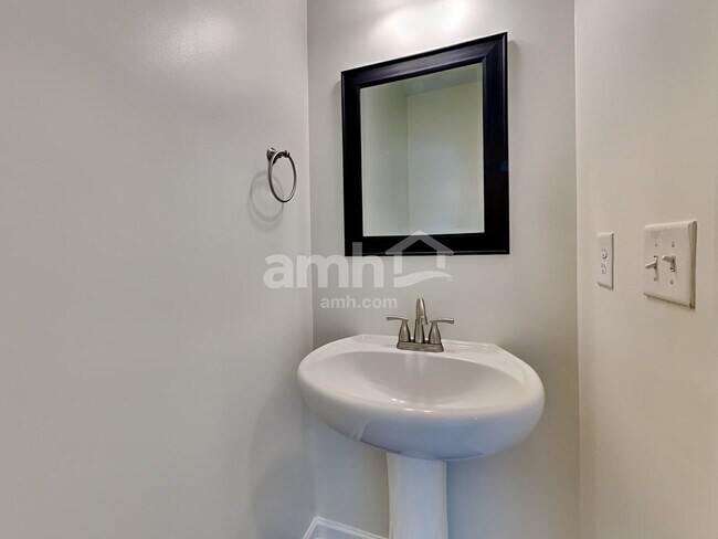 Building Photo - 306 Stable View Loop