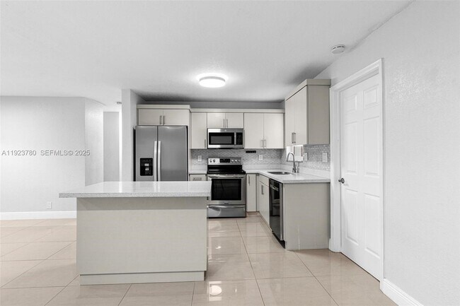 Building Photo - 1472 NE 62nd St