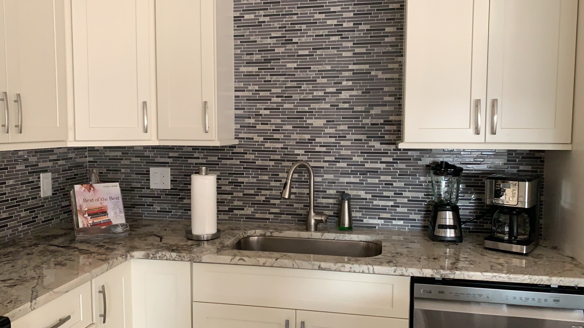 Building Photo - 5330 Bayshore Ave