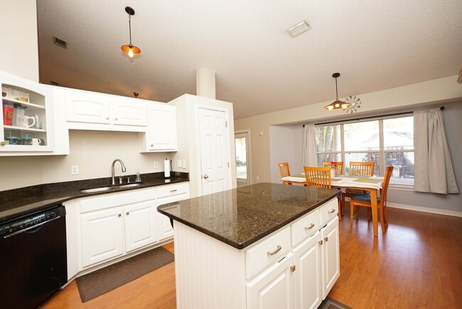 Building Photo - Silver Oaks Community