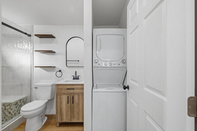 Building Photo - 12511 Landale St