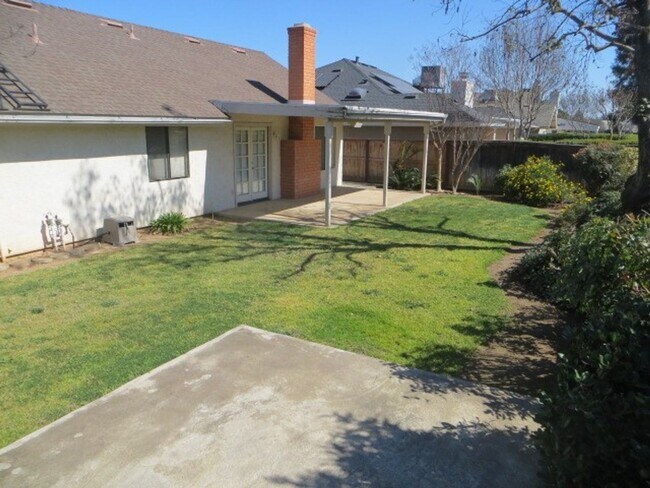 Building Photo - North Fresno Home, 3BR/2BA, Built 1989 - Lots of Amenities!