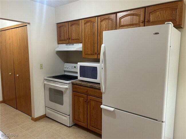 Building Photo - 45 Coventry Dr