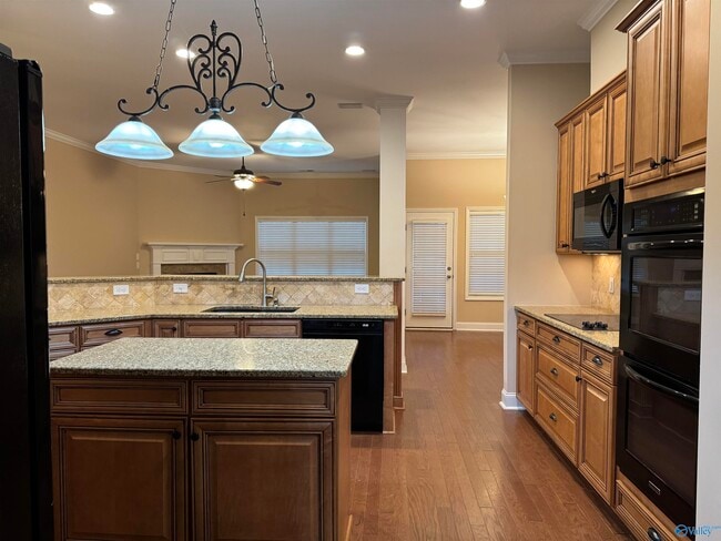 Building Photo - 2275 Towne Park Dr SW