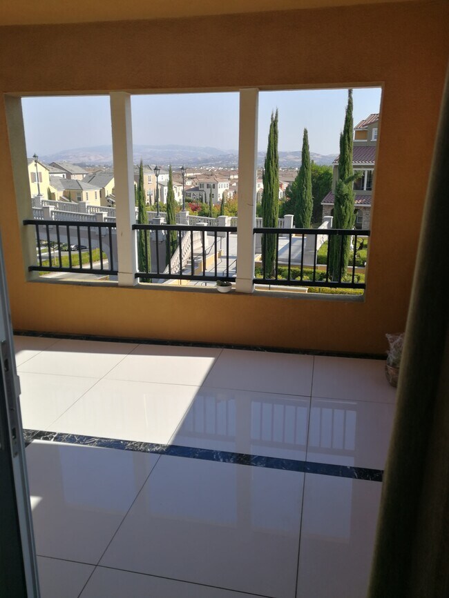 main balcony - 4791 Perugia St