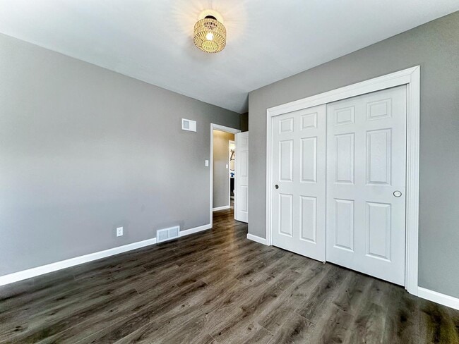 Building Photo - 5883 N 84th St