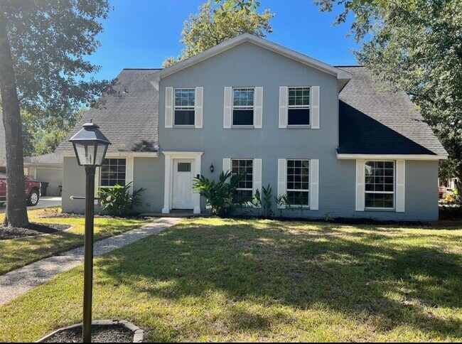 Building Photo - 17715 Loring Ln