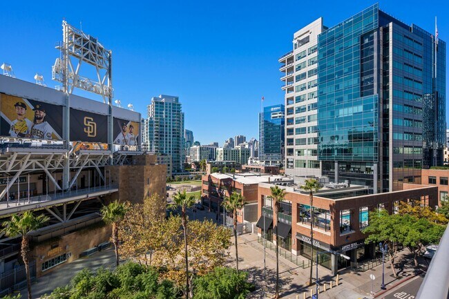 Building Photo - Beautiful Condo Right Across from Petco Park!