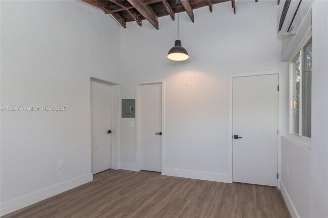 Building Photo - 2302 Funston St