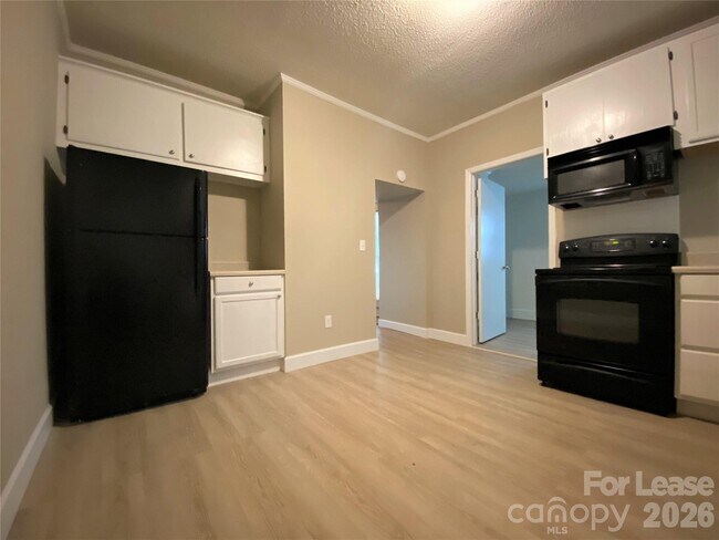 Building Photo - 405 N Main St