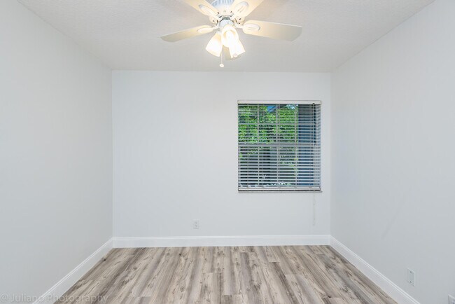 Building Photo - 5080 Point Alexis Dr
