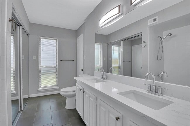 Building Photo - 401 S Cannady Dr