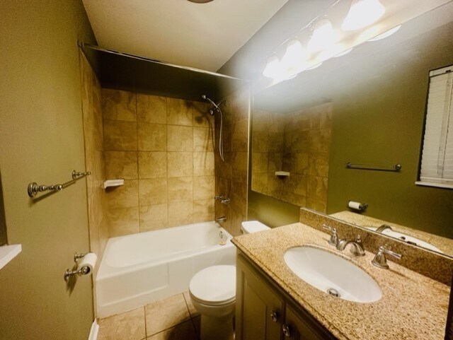 Building Photo - 623 College Hill Dr