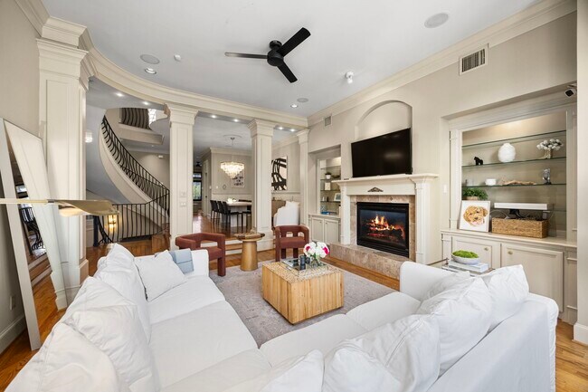 Building Photo - 1312 Crocker St