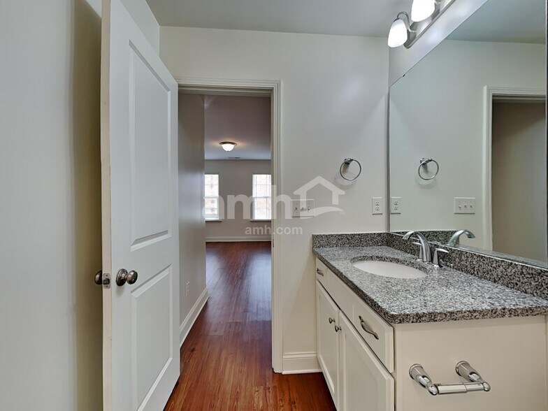 Building Photo - 3232 Grange Ct