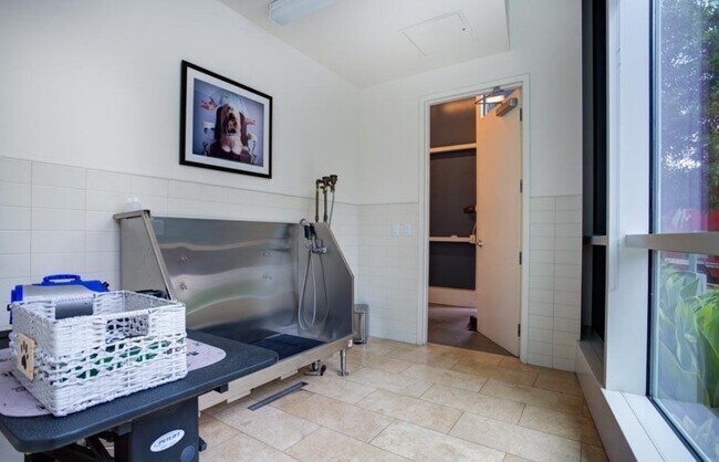 Building Photo - 1705-1725 Ocean Ave