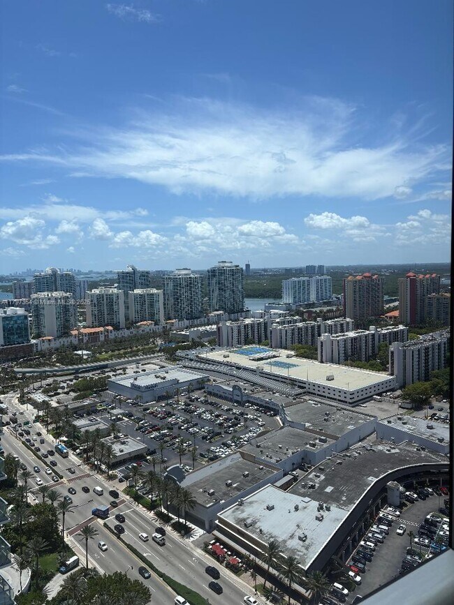 Building Photo - 17121 Collins Ave