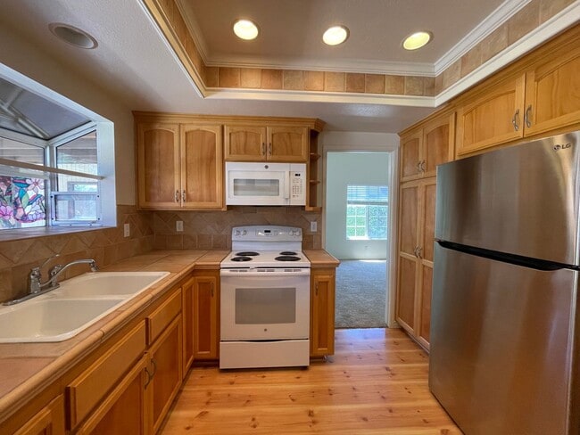 Building Photo - Single Story Southside Home Close to Vande...