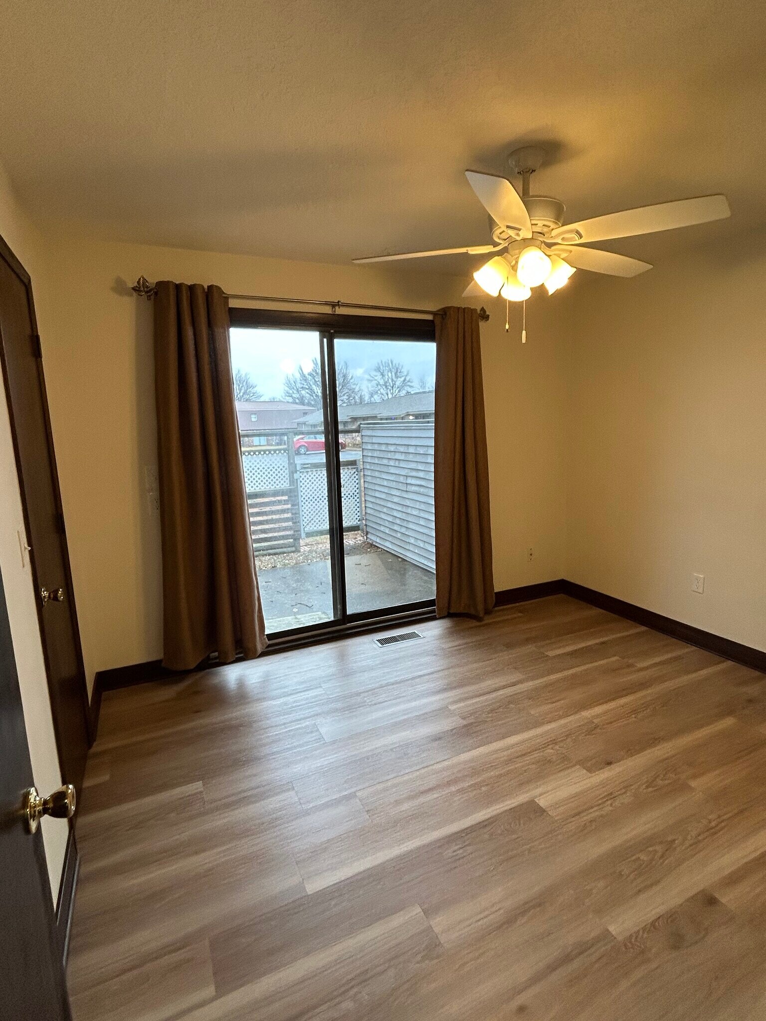 Building Photo - 609 Nelson Dr