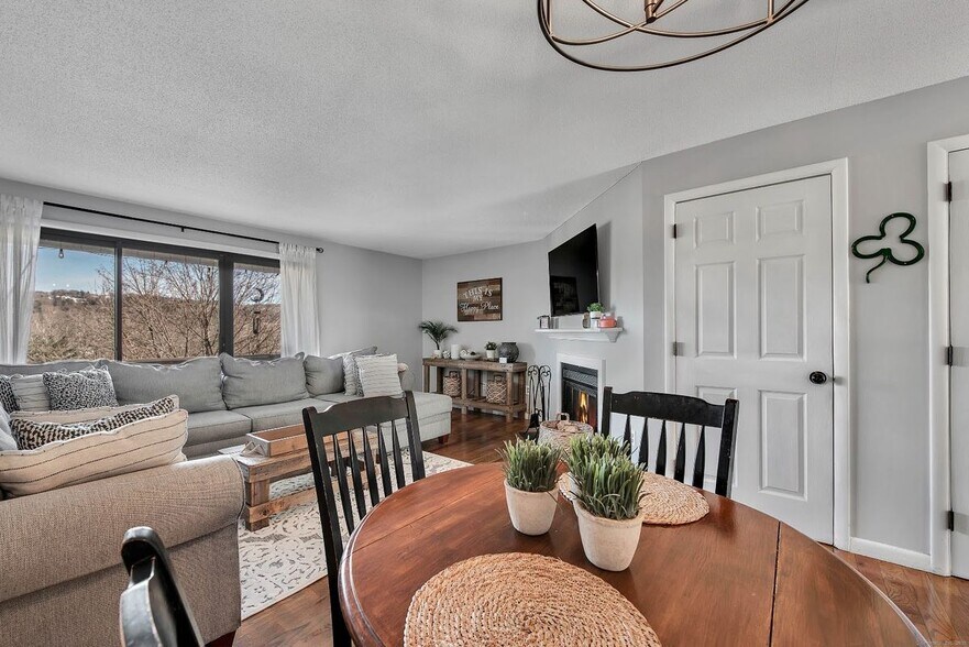 Building Photo - 157 Beacon Hill Common