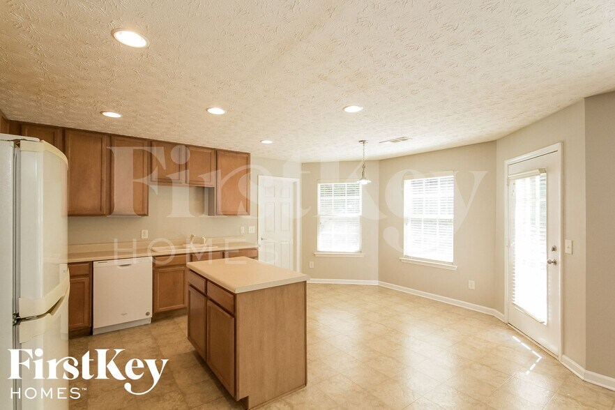 Building Photo - 3545 Bridgeshaw Dr